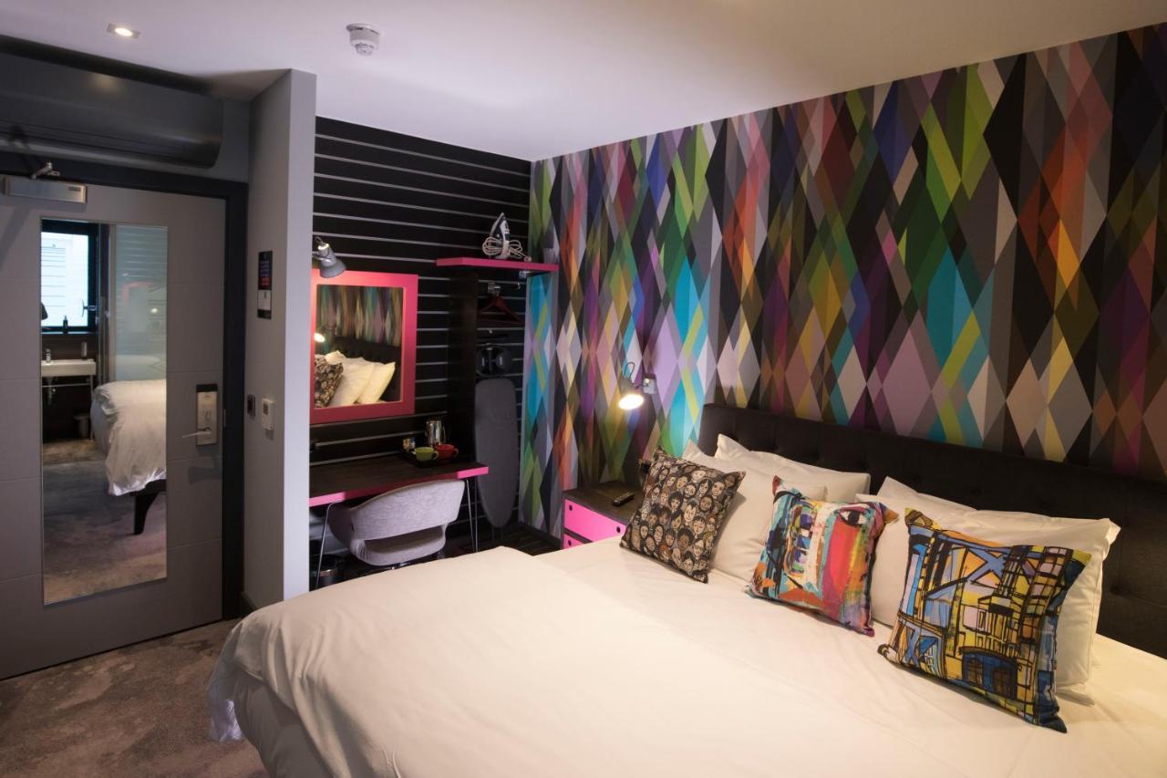 Village Hotel Southampton Истли Екстериор снимка