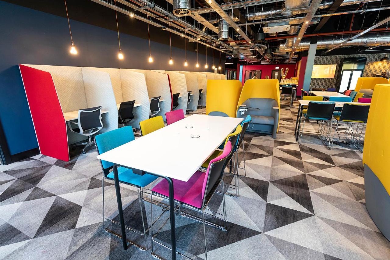 Village Hotel Southampton Истли Екстериор снимка
