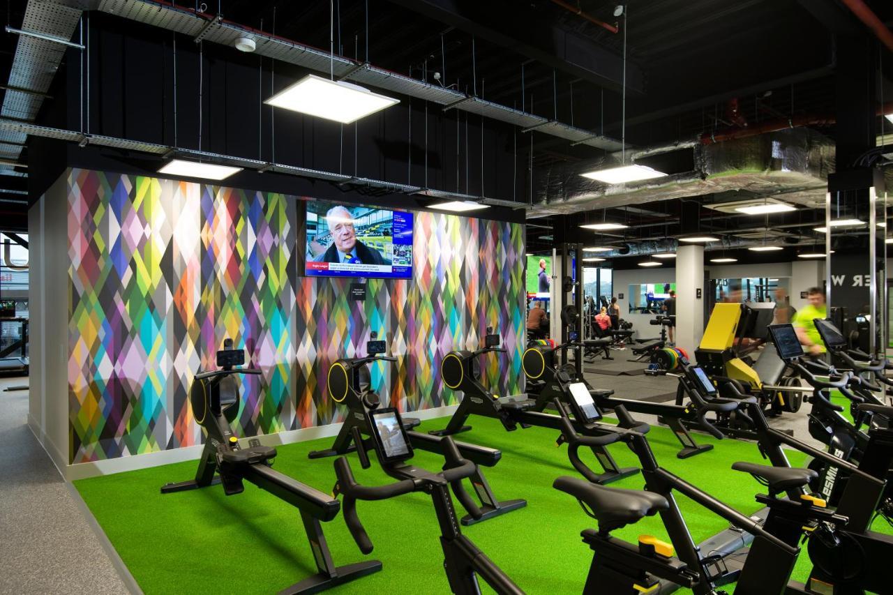 Village Hotel Southampton Истли Екстериор снимка