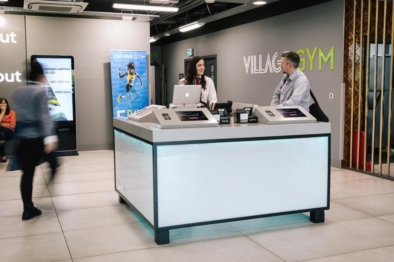 Village Hotel Southampton Истли Екстериор снимка