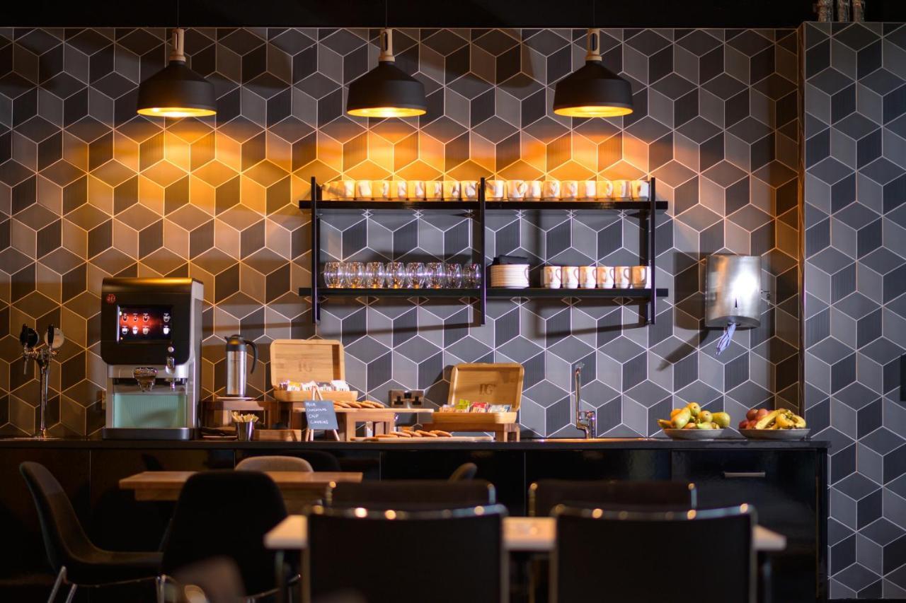 Village Hotel Southampton Истли Екстериор снимка