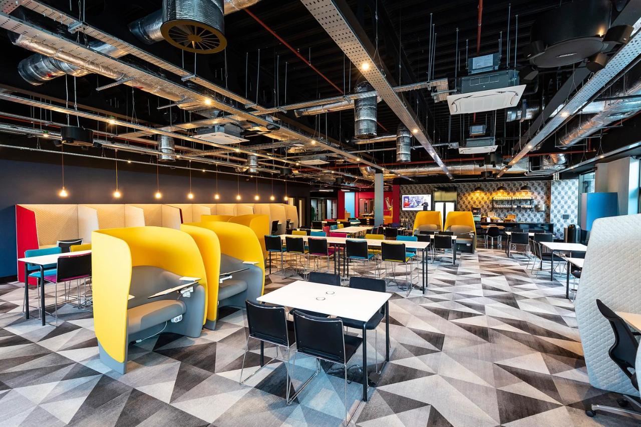 Village Hotel Southampton Истли Екстериор снимка
