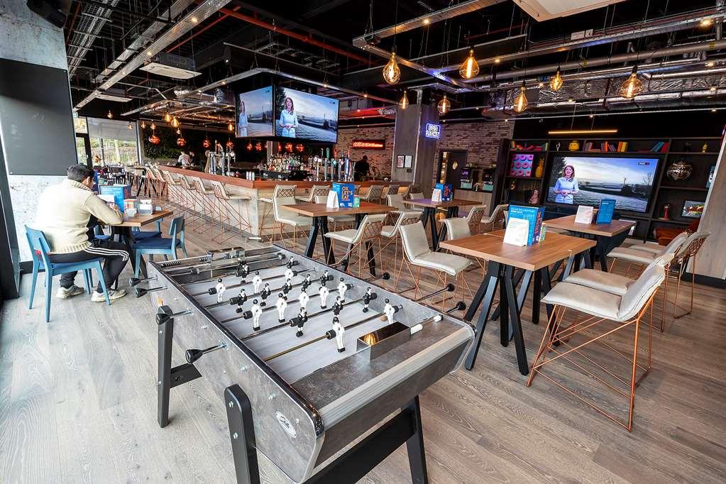 Village Hotel Southampton Истли Ресторант снимка