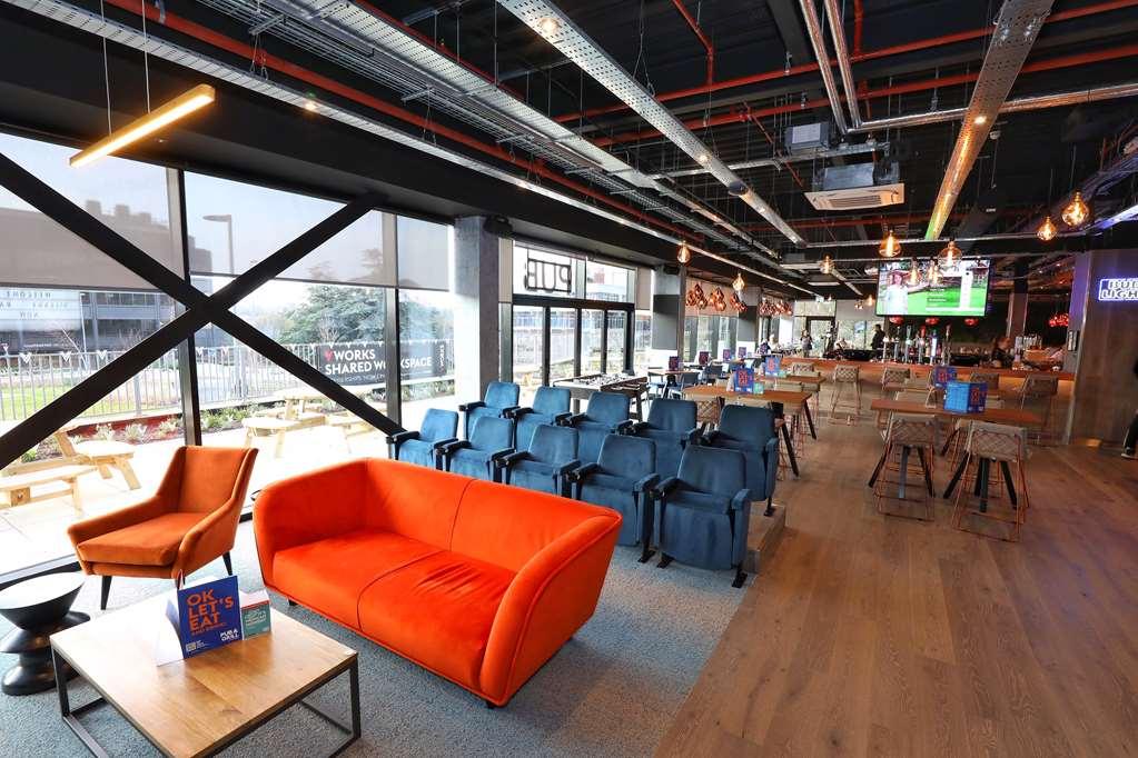 Village Hotel Southampton Истли Ресторант снимка